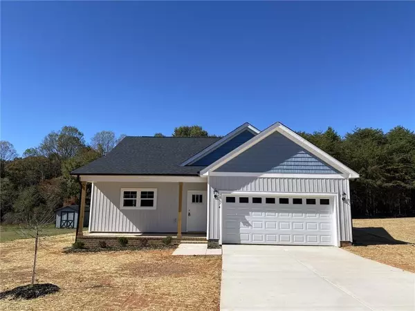 1174 Dudley ST, Yadkinville, NC 27055