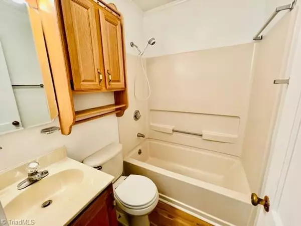 Greensboro, NC 27408,2718 Robin Hood DR