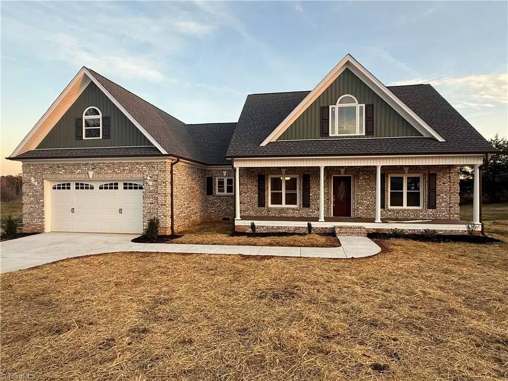 Yadkinville, NC 27055,1622 Country Club RD