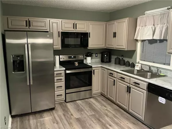 King, NC 27021,1129 Kentland DR