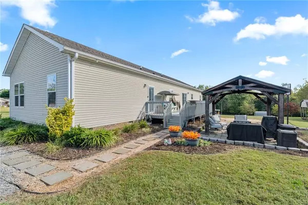 North Wilkesboro, NC 28659,2076 Walt Brewer RD