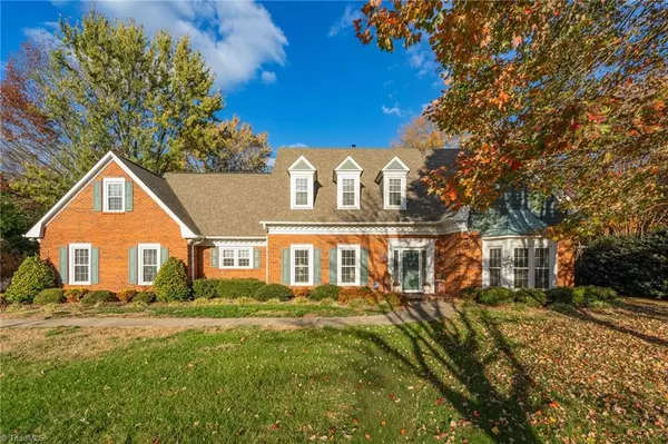 255 Weatherfield LN, Kernersville, NC 27284