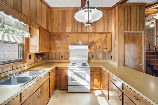 Mocksville, NC 27028,402 Spillman RD