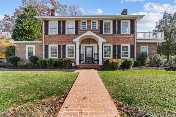 528 Country Club RD, Mount Airy, NC 27030