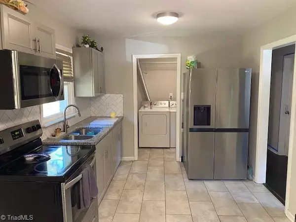 Greensboro, NC 27405,1221 woodbriar AVE