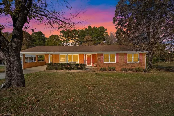 1835 Greentree RD, Burlington, NC 27217