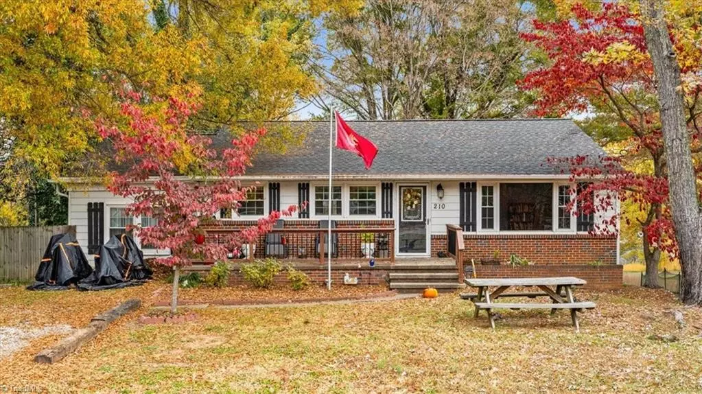 King, NC 27021,210 W King ST