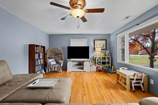 King, NC 27021,210 W King ST