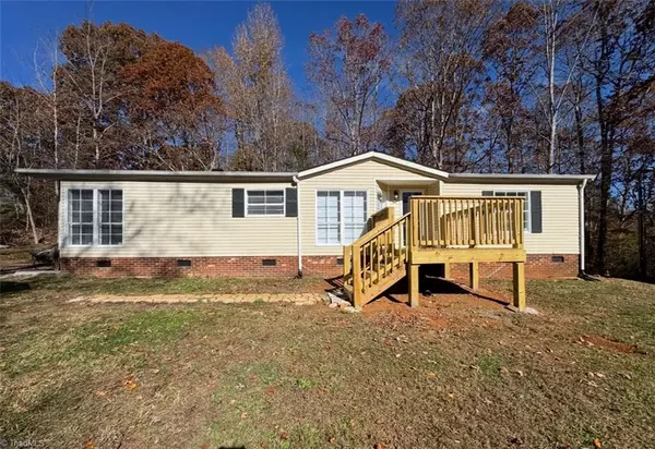 112 Casa Bella DR, Advance, NC 27006