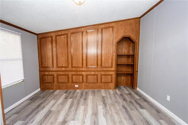 Olin, NC 28660,943 Tabor RD