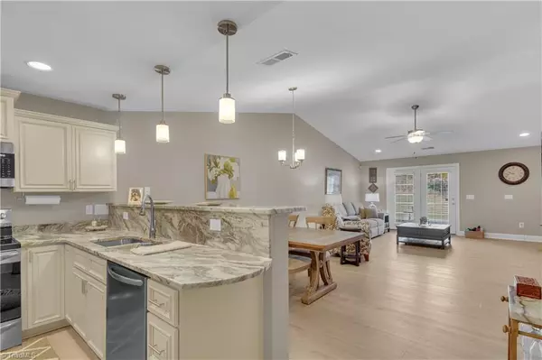 Archdale, NC 27263,105 Oak Ridge DR