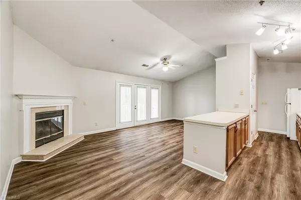 Greensboro, NC 27410,5934 Friendly AVE #K