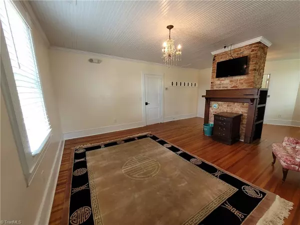 Pilot Mountain, NC 27041,207 W Main ST #D