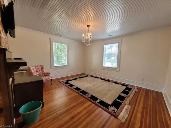 Pilot Mountain, NC 27041,207 W Main ST #D