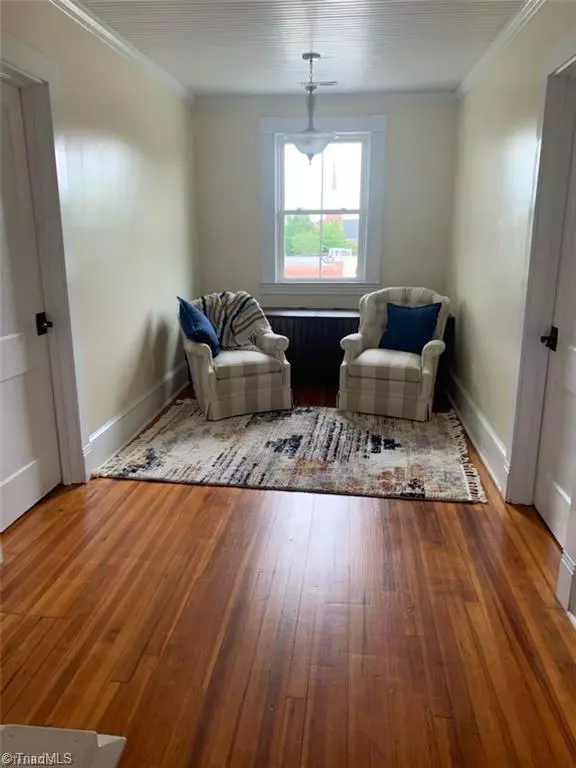 Pilot Mountain, NC 27041,207 W Main ST #D