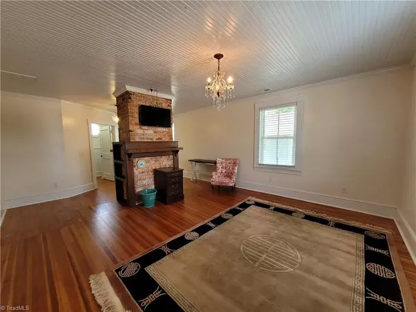 207 W Main ST #D, Pilot Mountain, NC 27041