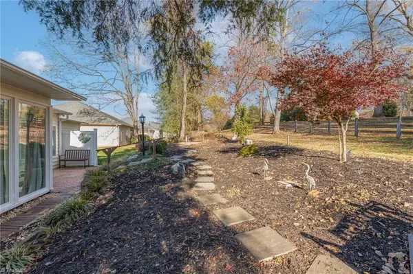 Clemmons, NC 27012,417 Meadows Edge CT