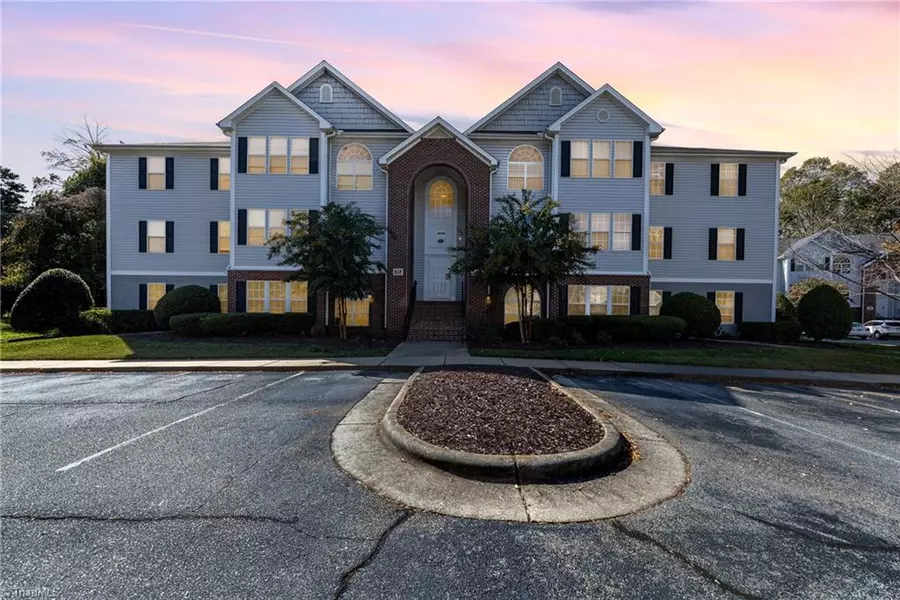 3698 Cotswold AVE, Greensboro, NC 27410