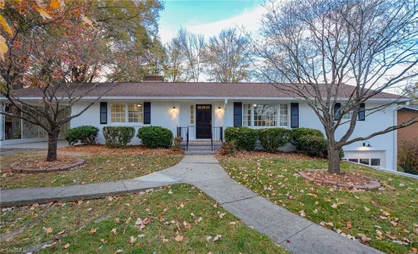 2881 Deerwood DR, Winston-salem, NC 27103