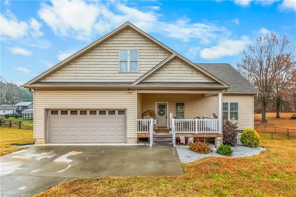 King, NC 27021,1880 Chestnut Grove RD