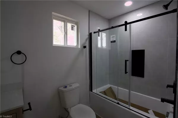 High Point, NC 27260,909 Sharon ST