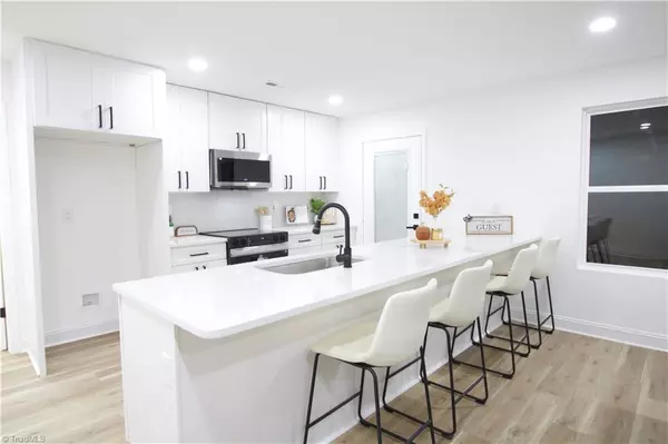 High Point, NC 27260,909 Sharon ST