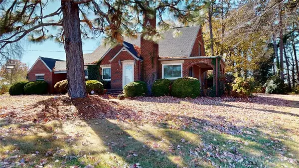 Dobson, NC 27017,602 Main ST S