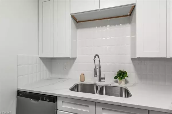 Winston-salem, NC 27104,3824 Country Club RD #D