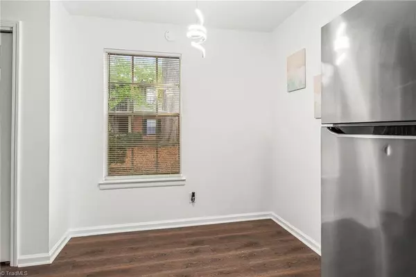 Winston-salem, NC 27104,3824 Country Club RD #D