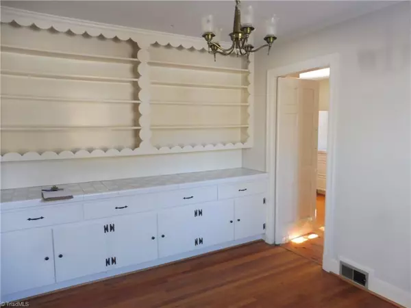 Winston-salem, NC 27103,819 Madison AVE