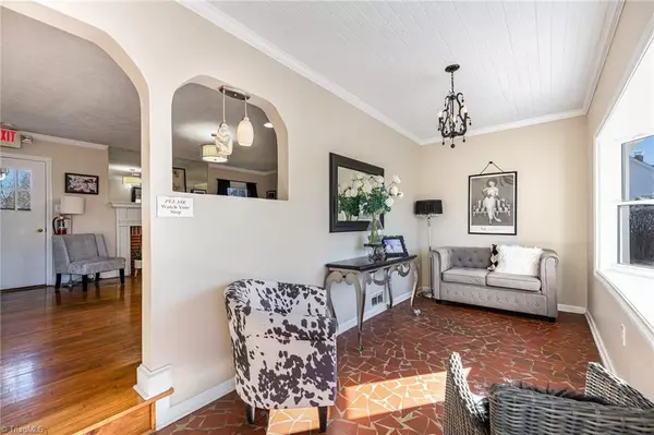 King, NC 27021,317 E King ST