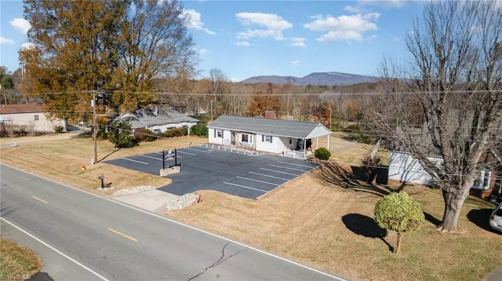 King, NC 27021,317 E King ST