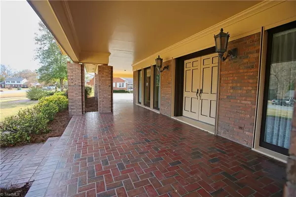 High Point, NC 27262,911 Kingston DR