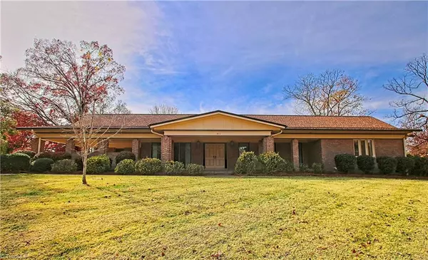 911 Kingston DR, High Point, NC 27262