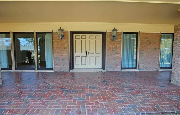 High Point, NC 27262,911 Kingston DR