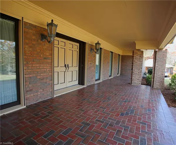 High Point, NC 27262,911 Kingston DR