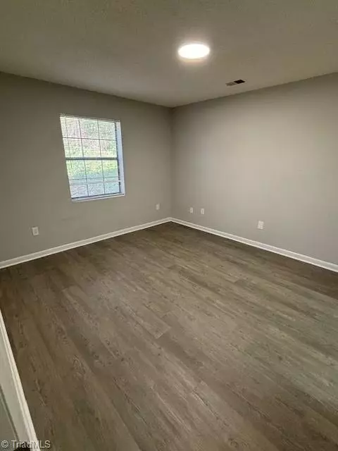 1100 Crescent DR #10, Reidsville, NC 27320