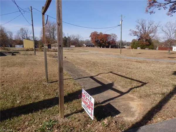 Denton, NC 27239,166 S Main ST