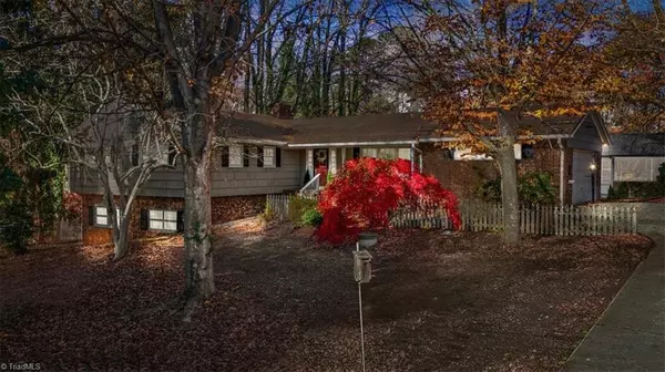 104 Bellwood CT, Jamestown, NC 27282