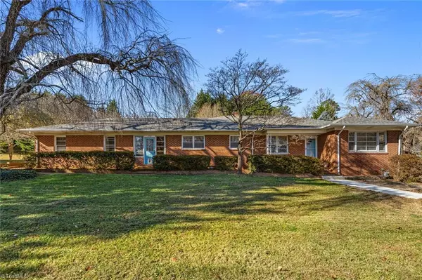 252 Lucerne LN NW, Winston-salem, NC 27104