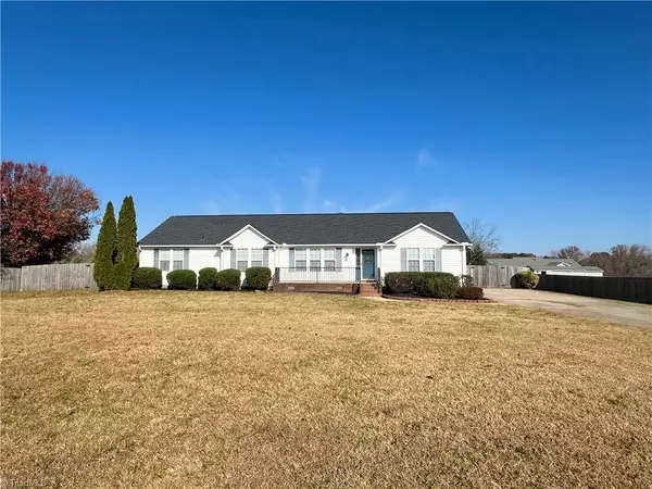 131 Saddlebred LOOP, Stokesdale, NC 27357