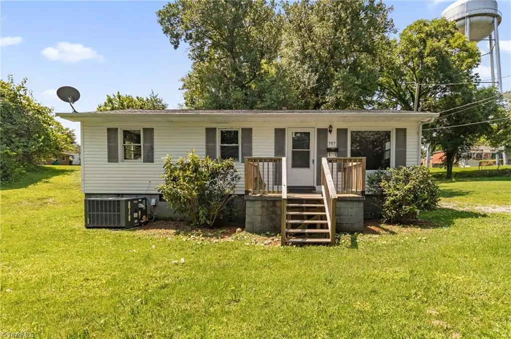 Madison, NC 27025,305 Short AVE