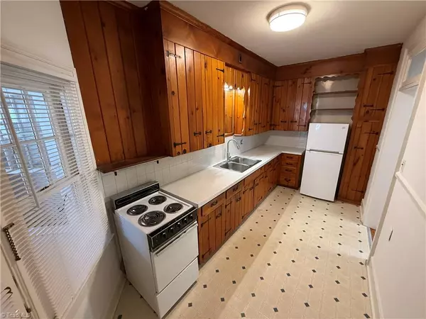 Winston-salem, NC 27103,647 Irving ST #1