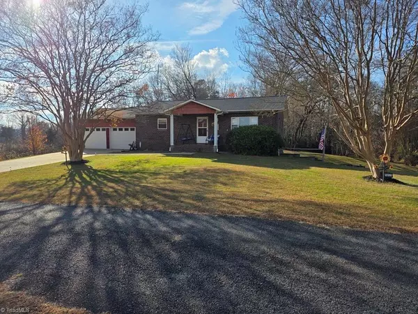 1017 Raymond DR, Jonesville, NC 28642