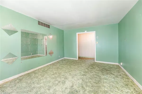 Winston-salem, NC 27105,3709 Whitfield RD