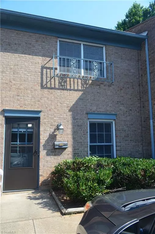 323 Old Vineyard RD, Winston-salem, NC 27104