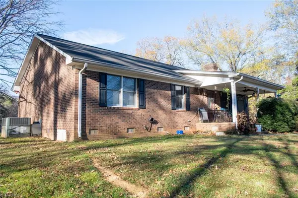 2961 Wormranch RD, Haw River, NC 27258