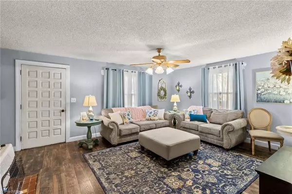 Mocksville, NC 27028,131 Loop ST