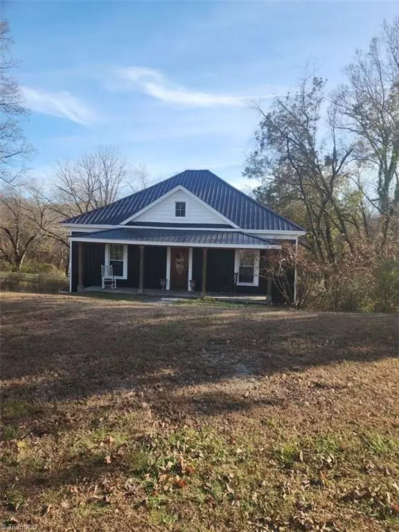 108 Luther Ridge LN, Mount Airy, NC 27030