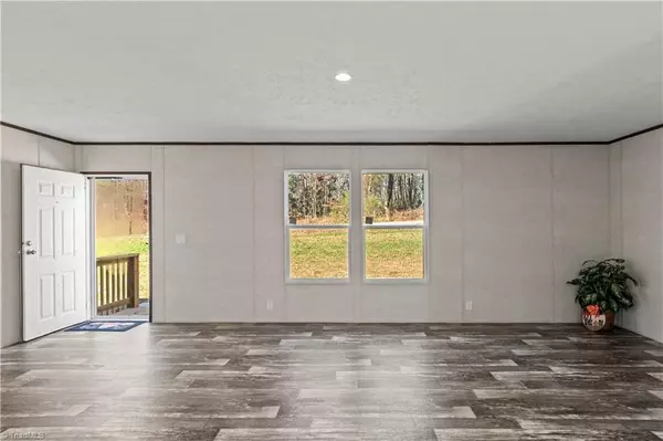 Thurmond, NC 28683,251 Center LN